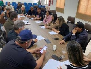 Reunião na Câmara Municipal de Sidrolândia Discute Diretrizes para Eleições de Diretores da Rede Municipal de Ensino