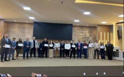 Novos servidores aprovados em concurso, tomam posse na Câmara Municipal