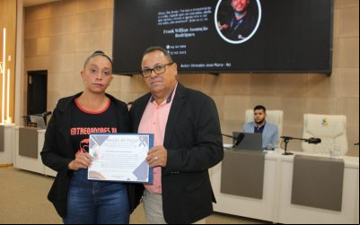 Câmara de Rio Brilhante presta homenagem póstuma a moto-entregador e voluntário social