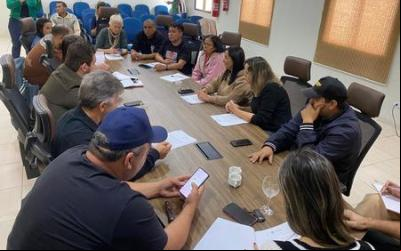 Reunião na Câmara Municipal de Sidrolândia Discute Diretrizes para Eleições de Diretores da Rede Municipal de Ensino